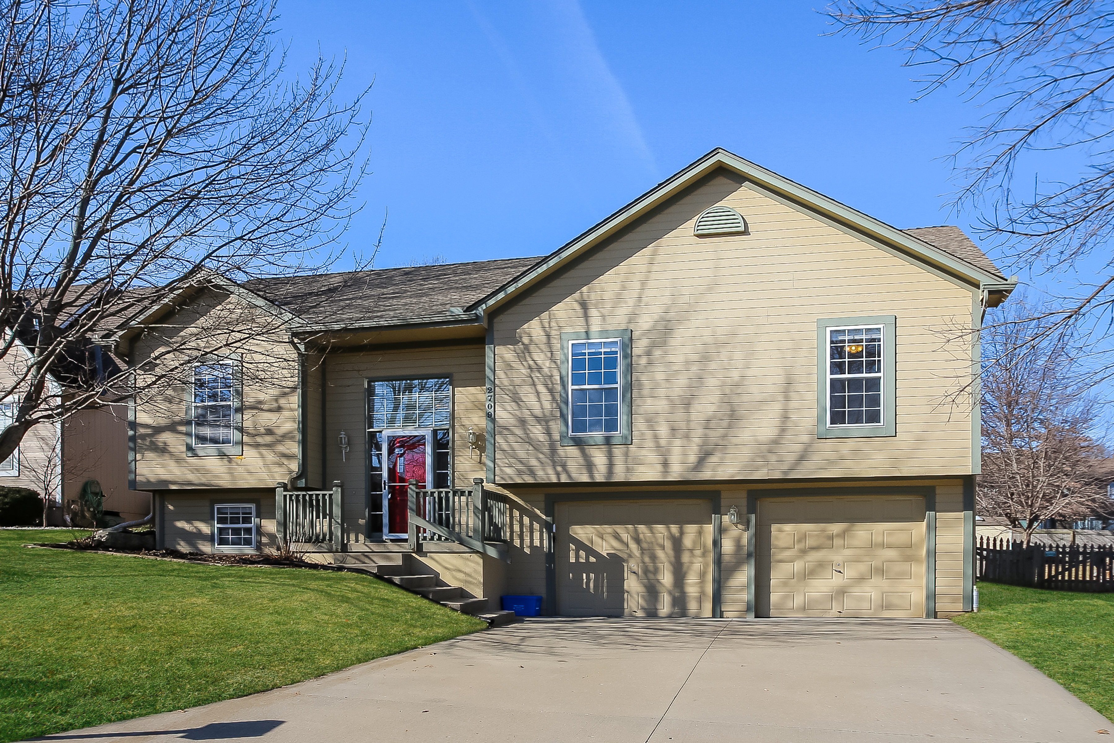 2709 NE Seth Ct Blue Springs, MO 64014